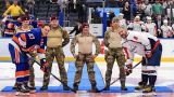 «Вбрасывание и разбрасывание»: в НХЛ чествуют американских военных, в КХЛ — тишина
