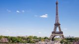 Настоящая любовь к спорту: в Париже сожгли олимпийские кольца