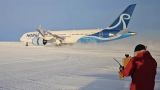 В Антарктиде впервые приземлился широкофюзеляжный Boeing 787 — видео