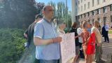 В Молдавии пикетируют парламент: «У ступеней Рейхстага защитим День Победы»