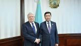 Председатель нижней палаты парламента Казахстана встретился с послом России в РК