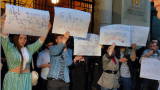 Акция под русофобскими лозунгами продолжается у МИД Грузии в Тбилиси