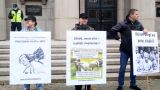 «Человек, не будь овцой»: В Риге протестовали против обязательных масок