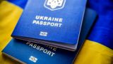 Украинцев могут лишить загранпаспортов: единственный способ вернуть сбежавших мужчин