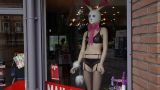 Закрыть в Амстердаме секс-индустрию, наркотики только подданным: активисты