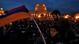 Главный союзник Пашиняна — апатия: почему «парализовано» армянское общество — мнения