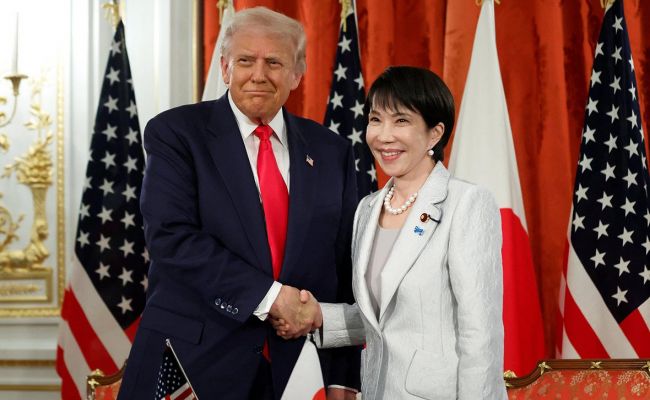 Трамп попросил премьер-министра Японии быть осторожней с Китаем