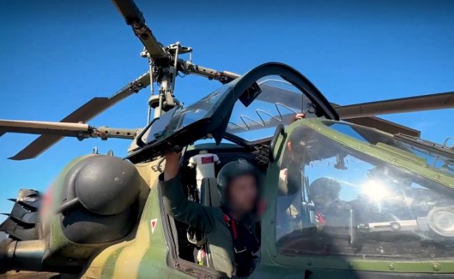 Вертолет Ка-52М нанес удар по личному составу ВСУ — видео