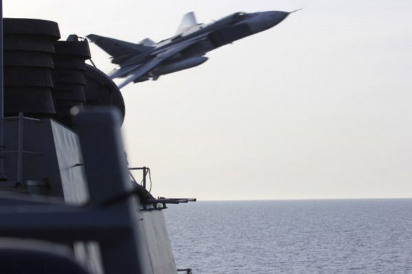 НАТО поднимет вопрос о пролете Су-24 над эсминцем США за заседании Совета Россия-НАТО