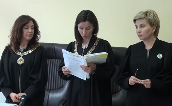 Украина позволила крымчанам провозить личные вещи через границу