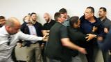 В Калифорнии федеральные агенты положили лицом в пол сенатора Падилью — видео
