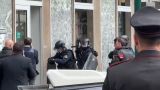 Грабители захватили 25 заложников в банке в Неаполе