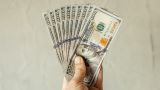 Мосбиржа: доллар подорожал до 99,75 рублей