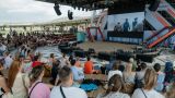 Фестиваль искусства в Крыму собрал сотни гитар для бойцов СВО