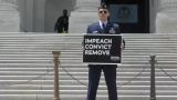 «Харакири»: майор ВВС США потребовал импичмента Трампа и Вэнса у Капитолия