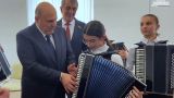 Мишустин в Беслане сыграл «Священную войну» на осетинской гармонике
