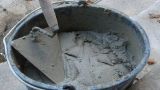 На Украине пенсионера заживо залили цементом