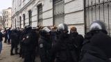 В Киеве радикалы из С14 пытались штурмом взять управление полиции