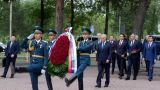 Володин возложил цветы к памятнику блокадникам Ленинграда в Бишкеке