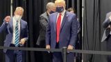 Трамп переборол себя, надев защитную маску в Мичигане