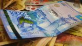 Дедолларизация в Казахстане работает: люди хранят деньги в тенге
