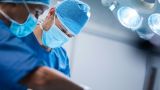 Новосибирский хирург поздравил коллегу сердечком из кожи пациента