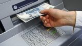 Банки разрешат снимать наличные в банкомате по чужой карте