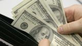 Падение усиливается: впервые за год доллар поднялся выше 83 рублей
