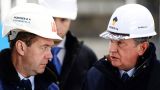 Медведев: Нужен баланс интересов нефтяников и бюджета в налогообложении