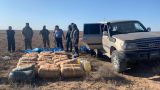 Казахстанские полицейские задержали машину с 700 кг наркотиков