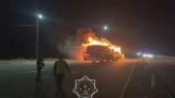 Пассажирский автобус с людьми загорелся на трассе в Казахстане