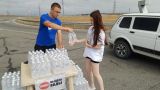 У Крымского моста раздают воду: почти полторы тысячи автомобилей стоят на полуостров