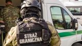 Мигранты забросали камнями две машины с польскими полицейскими