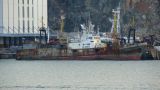 В Охотском море у берегов Камчатки горит рыболовное судно