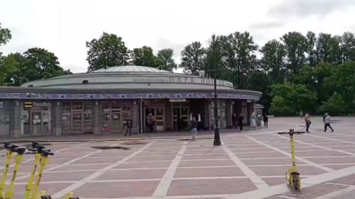 The floor of the metro station in St. Petersburg is decorated with images of Wehrmacht chevrons