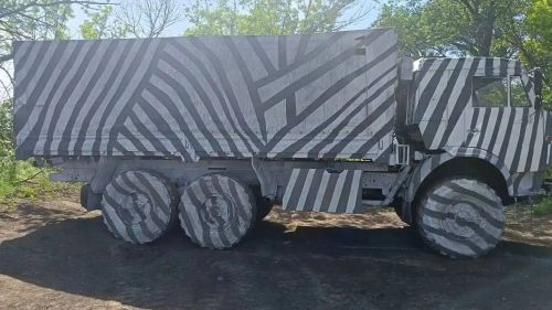 В зоне проведения СВО на защиту военных грузовиков пришли «зебры»