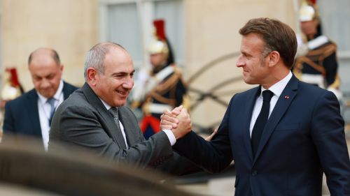 You get divorced with your wife, but not with your neighbor: Armenia is jumping on the Euro