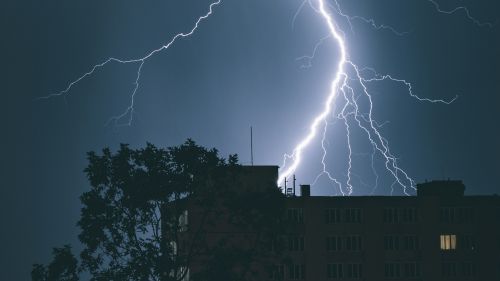 To the house in A ball lightning flew into Tver and "hid" in the oven