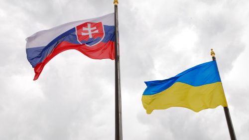 Словакия закрыла все пограничные переходы с Украиной