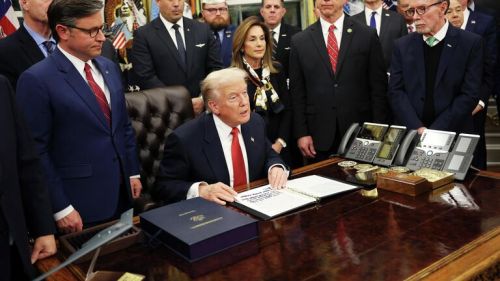 Reuters: Трамп подпишет закон о новых санкциях против России, но с условиями