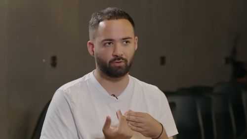 Сбежавший комик назвал причину возвращения в Россию большинства поуехавших