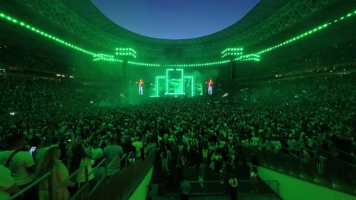 At the concert of the cult Russian band of the 90s, the audience was "beaten" by smartphone cameras