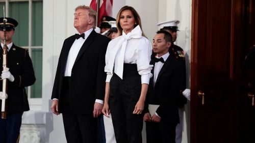 At a meeting with Xi Jinping, Melania Trump dressed in the " image of a waitress"