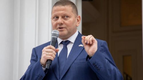 Залужный нанес второй удар по Зеленскому: Тебе не воевать, а только подушками драться