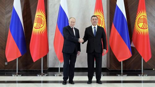 Переименования и санкции: Жапаров после антирусских шагов экстренно полетел к Путину