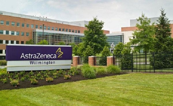 Испытание вакцины AstraZeneca приостановили из-за неврологического симптома