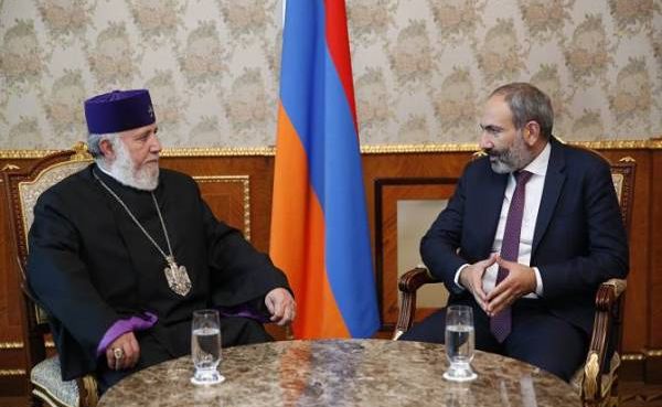 Армянский католикос признался в натянутых отношениях с Пашиняном