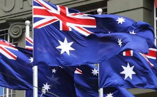 Австралия выгнала британского политкомментатора: хвастался нарушениями карантина