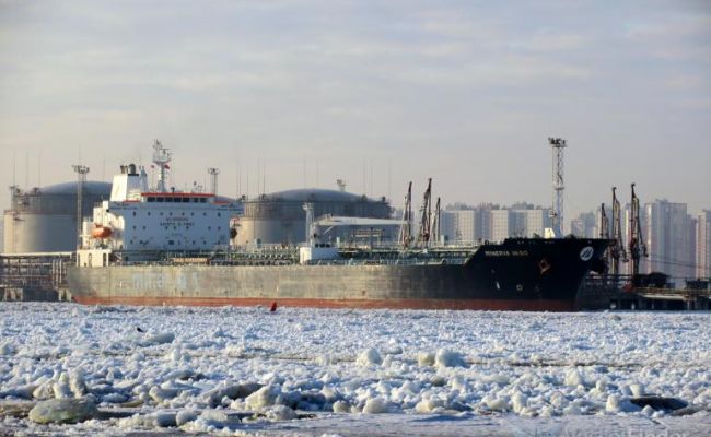 У лимита появился довесок: мировые перестраховщики не покроют танкерам риски в России