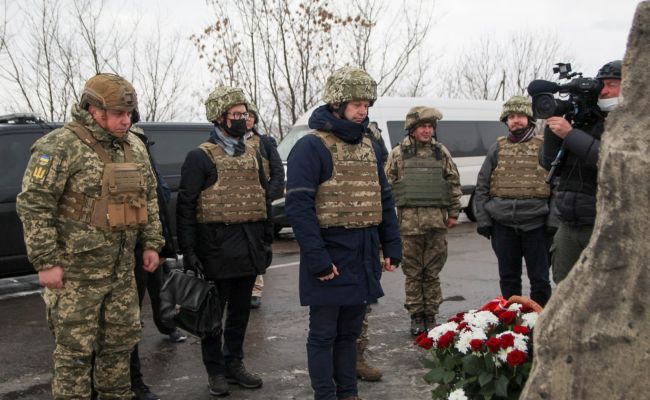 Военный аташе и глава МИД Дании посетили позиции украинских военных на Донбассе